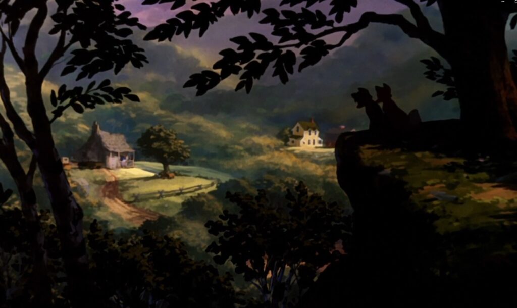 Lis Tod i lisica Vixey patrzą ze wzgórza na farmę Wdowy Tweed i Amosa Slade'a.